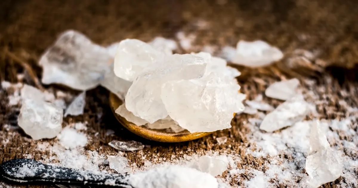 ¿Para qué sirve el alcanfor y qué precauciones tiene su uso? | Blog | EIOS Logistics